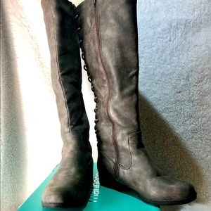 Brand new in the box Maurice’s Tabby lace up boots, size 7